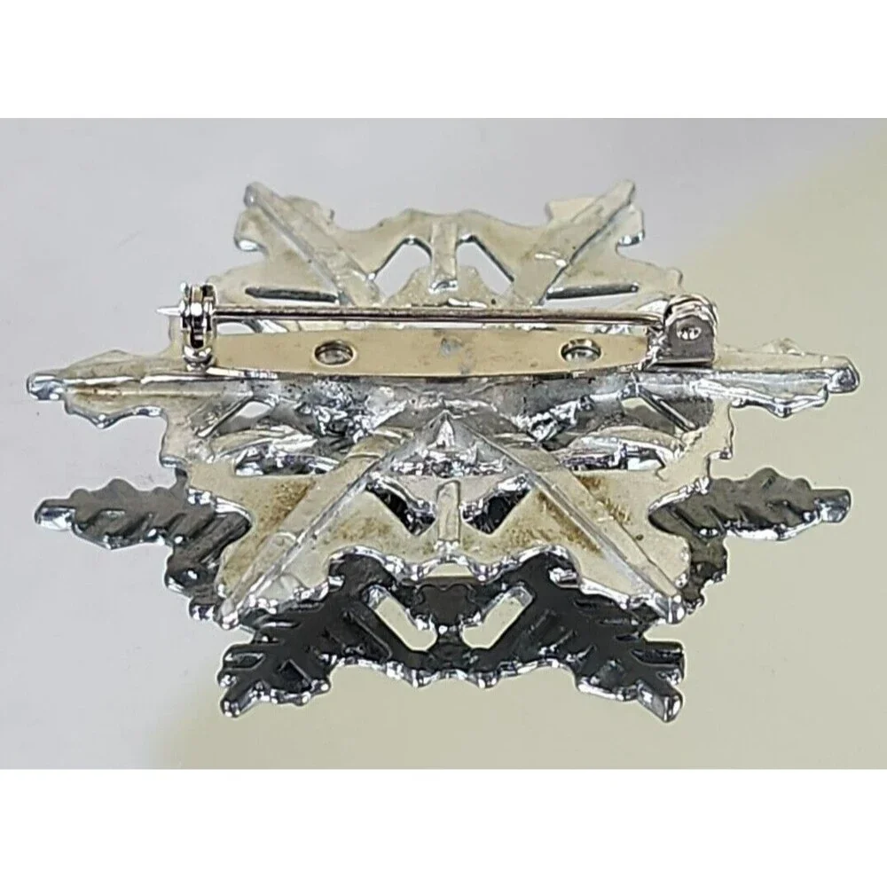 Vintage Unsigned Intricate Silver Tone Snowflake Metal Brooch/Pin, Retro Jewelry